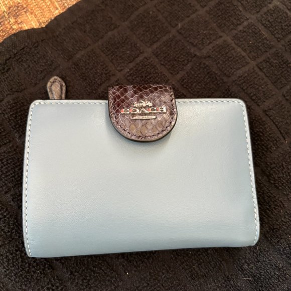 Coach Wallet w/Snakeskin accents - Picture 3 of 12